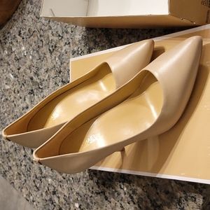 MK Bisque Pumps NIB